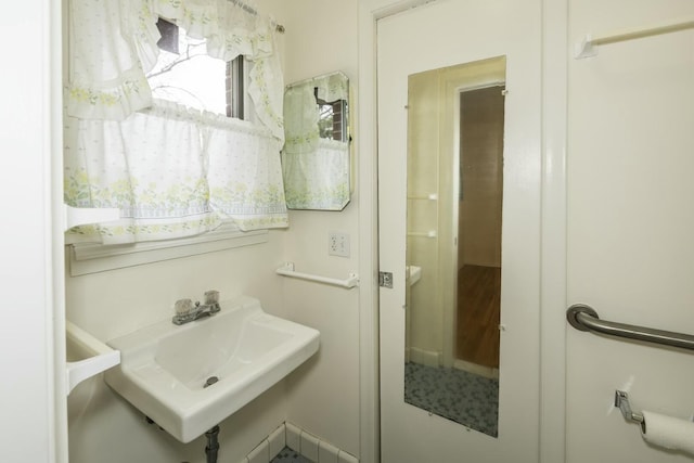 bathroom featuring a sink