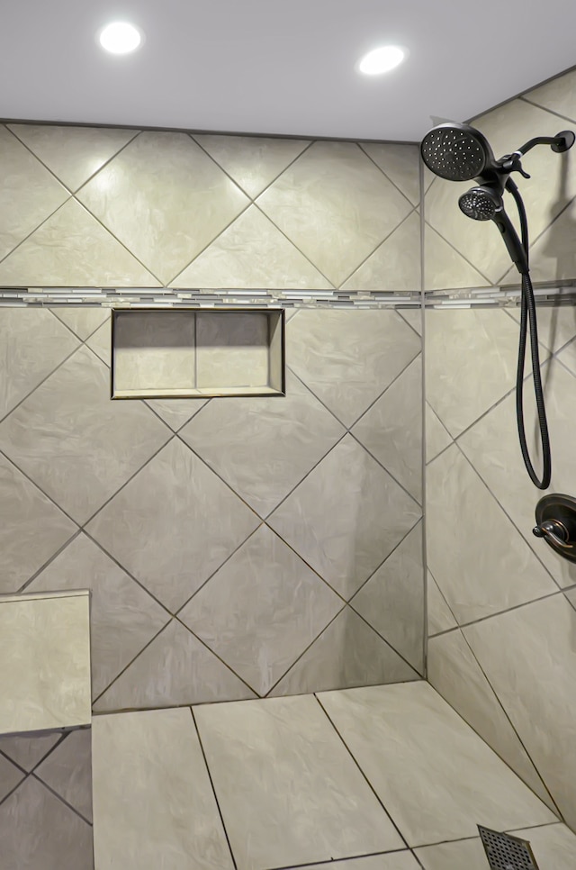 room details with recessed lighting and tiled shower