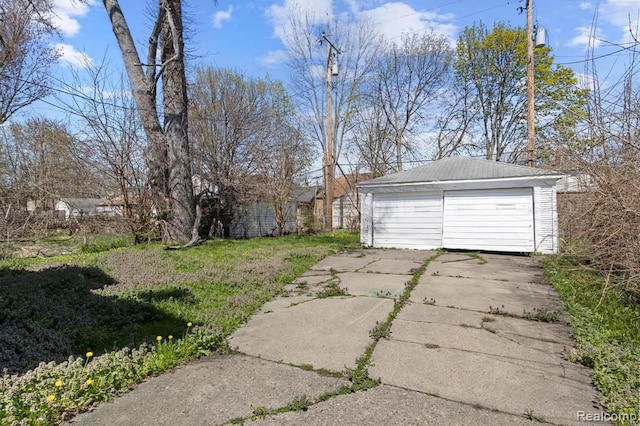 view of detached garage