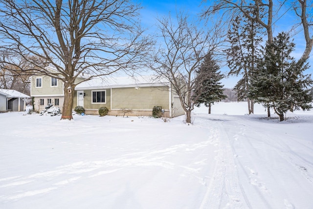 view of yard layered in snow