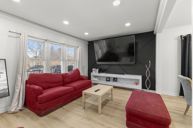 living room featuring recessed lighting, baseboards, and light wood finished floors