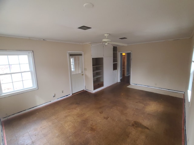 empty room featuring a ceiling fan