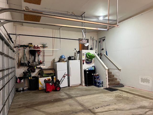 garage featuring freestanding refrigerator