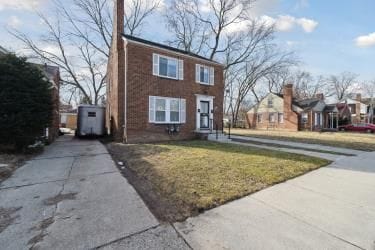 view of front of home featuring concrete driveway and a front yard