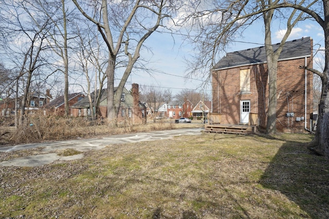 view of yard featuring a residential view