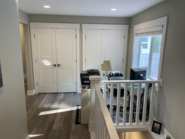 foyer with dark wood-type flooring, recessed lighting, and baseboards