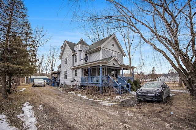 view of front of property with covered porch and driveway