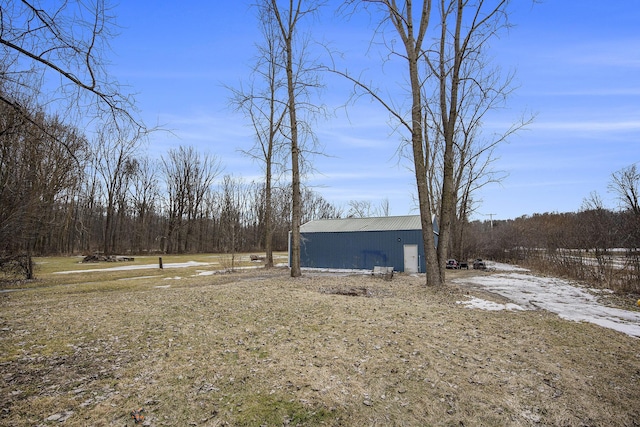 view of yard with a pole building and an outdoor structure