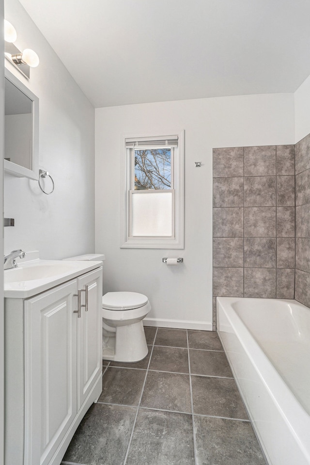 full bathroom featuring a shower, toilet, vanity, a tub, and baseboards