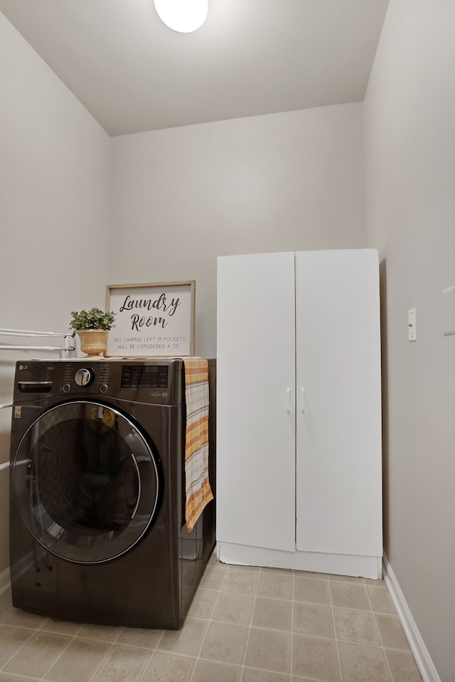 laundry room with light tile patterned floors, laundry area, washer / dryer, and baseboards