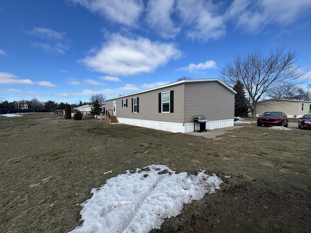 view of side of property featuring a yard