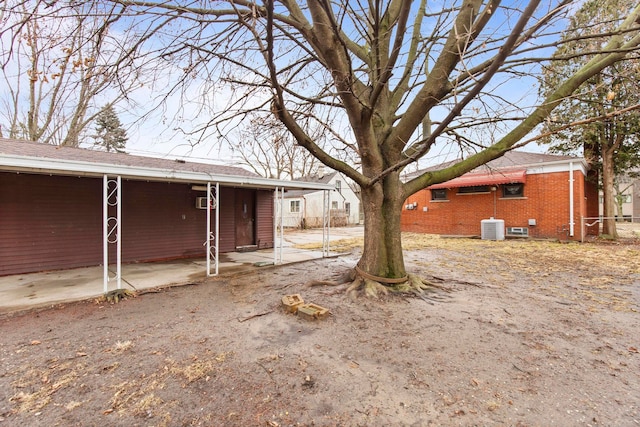 view of yard with central AC unit