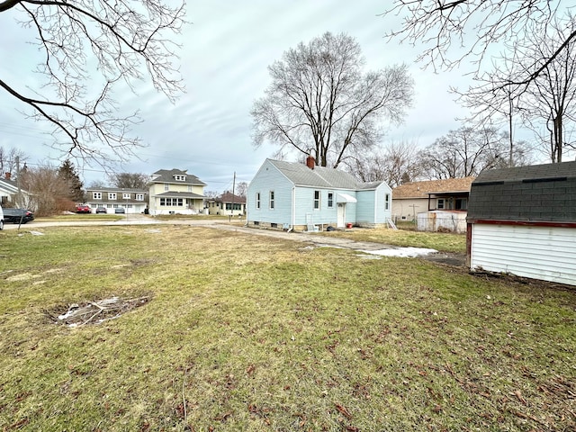 view of yard featuring a shed and an outbuilding