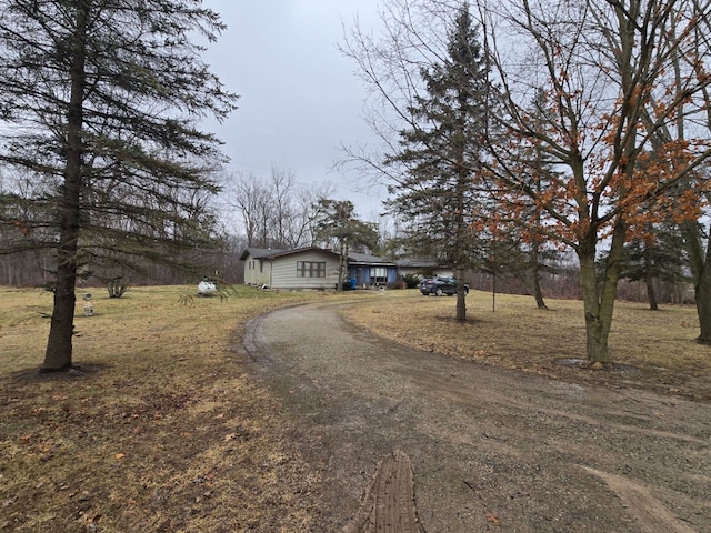 view of front of property with dirt driveway