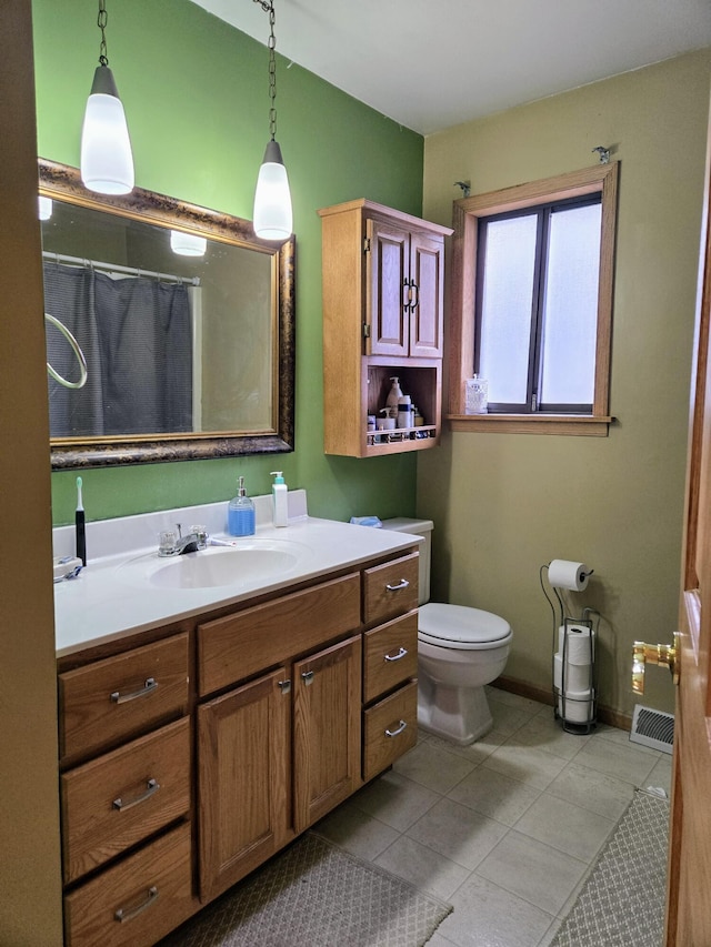 full bathroom featuring toilet, visible vents, baseboards, vanity, and tile patterned floors