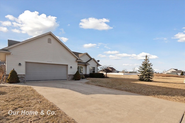 view of front facade featuring a garage and driveway