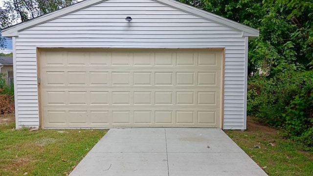 view of detached garage