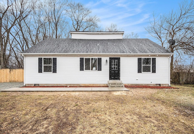 view of front of house featuring a front lawn, entry steps, fence, a shingled roof, and crawl space