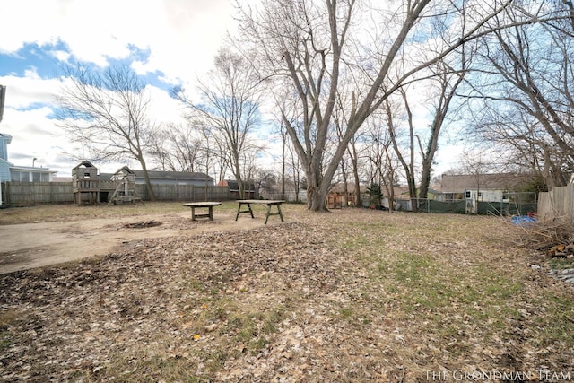 view of yard featuring fence