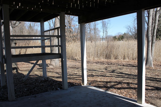 view of yard featuring a patio area