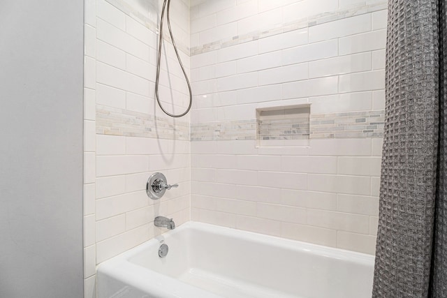 bathroom with tub / shower combination