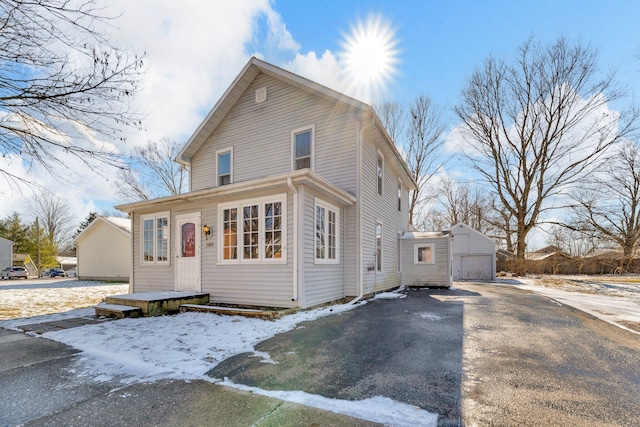 view of front of home featuring an outdoor structure and a detached garage