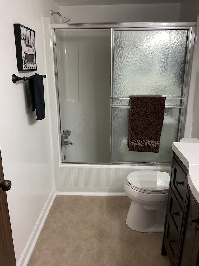 full bathroom featuring baseboards, combined bath / shower with glass door, vanity, and toilet