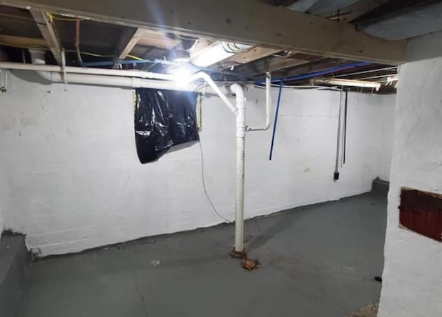 view of unfinished basement