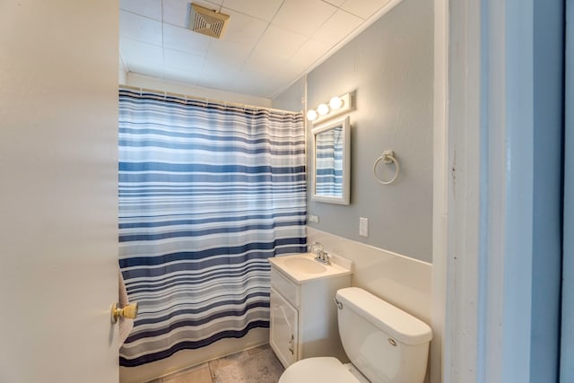 bathroom with toilet, a shower with shower curtain, vanity, and visible vents