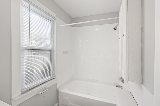 full bath with tub / shower combination