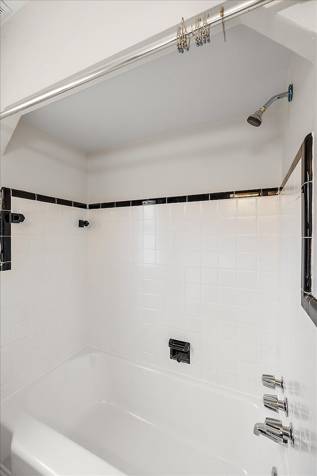 bathroom featuring shower / bathing tub combination