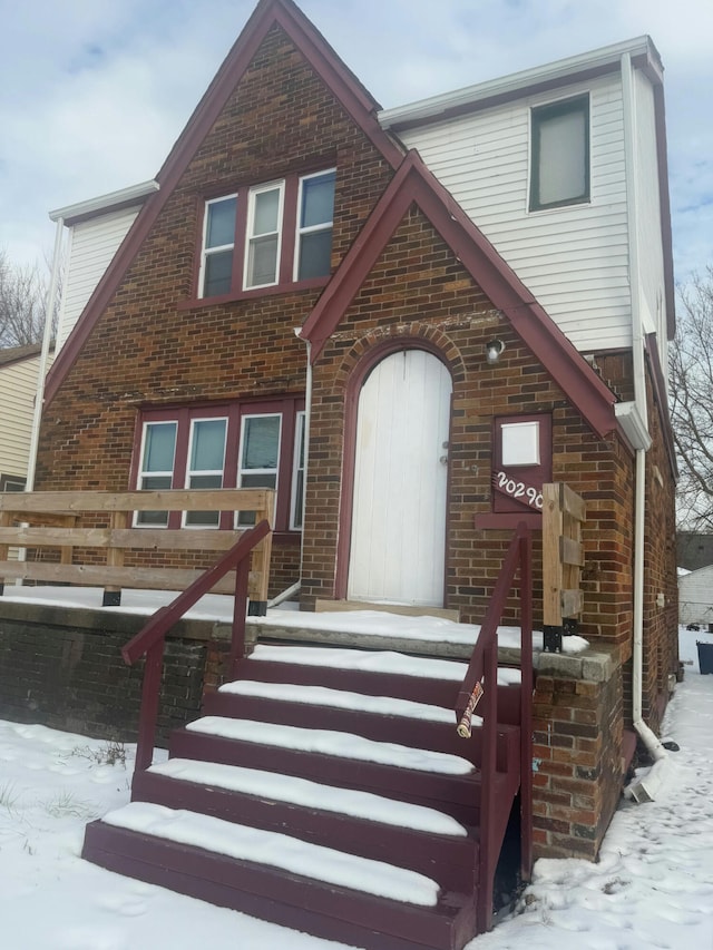 view of front facade with brick siding