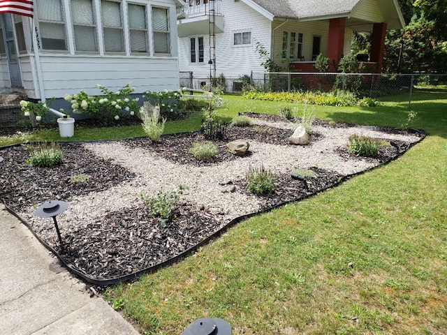 view of yard featuring fence