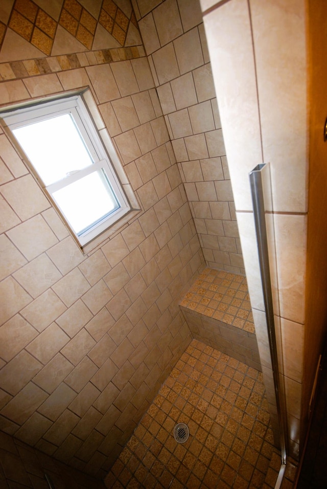 bathroom featuring tiled shower