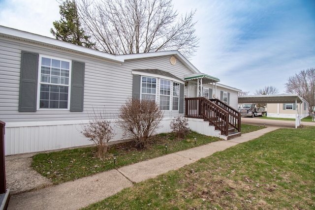 view of front of property with a front yard