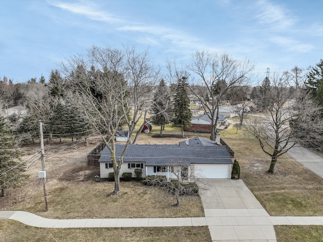 view of front facade featuring a garage and driveway