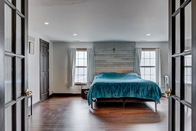 bedroom featuring recessed lighting, baseboards, and dark wood-style flooring