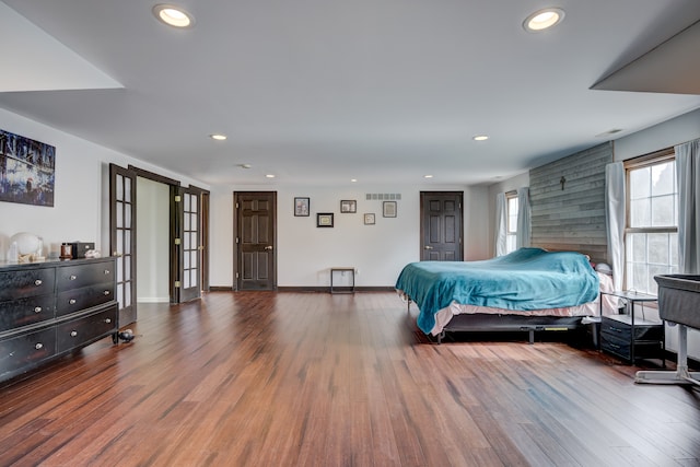 bedroom featuring recessed lighting, visible vents, baseboards, and wood finished floors