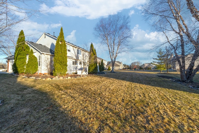 view of yard with a residential view