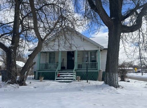 bungalow-style home with covered porch