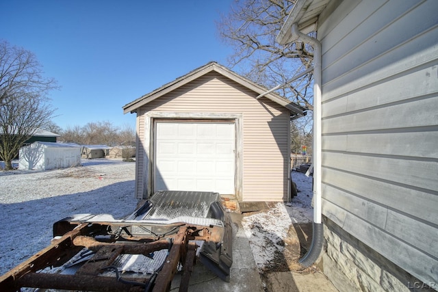 view of detached garage