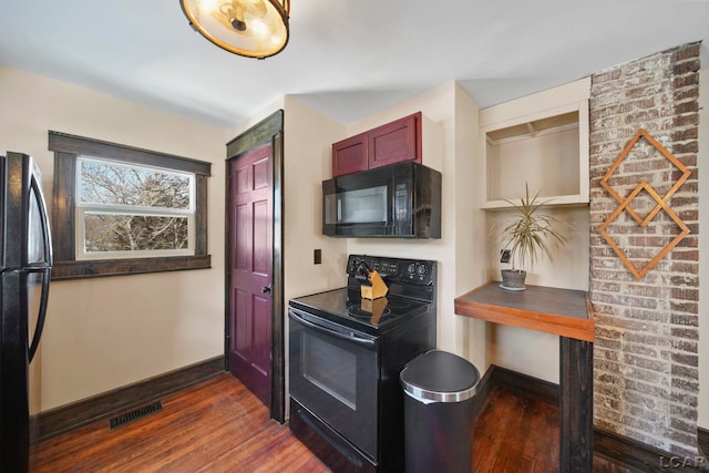 kitchen featuring black appliances, dark wood-style floors, visible vents, and baseboards