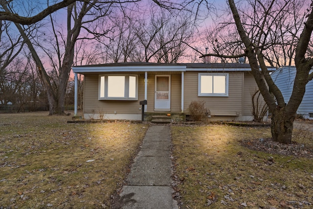 view of front of property featuring covered porch