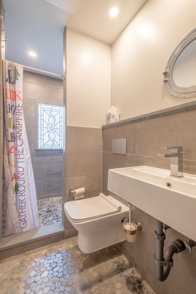 full bathroom featuring a shower stall, a wainscoted wall, toilet, recessed lighting, and tile walls