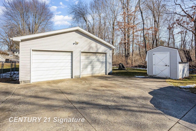 view of detached garage