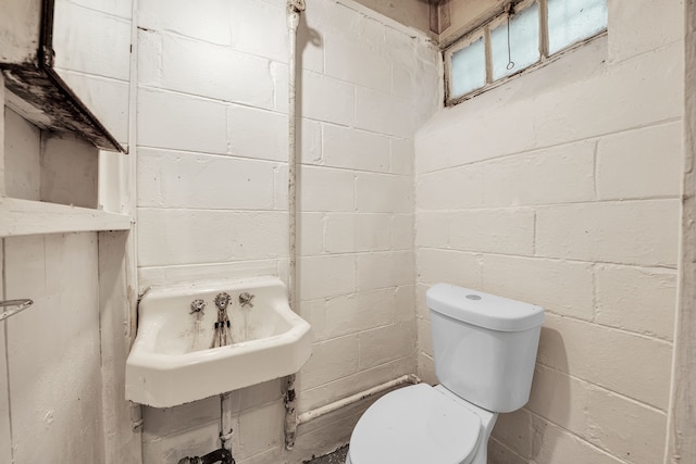 5984 Courville St, Detroit, MI 48224 - half bathroom with toilet
