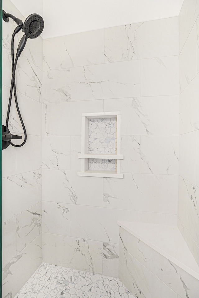 full bathroom featuring a tile shower