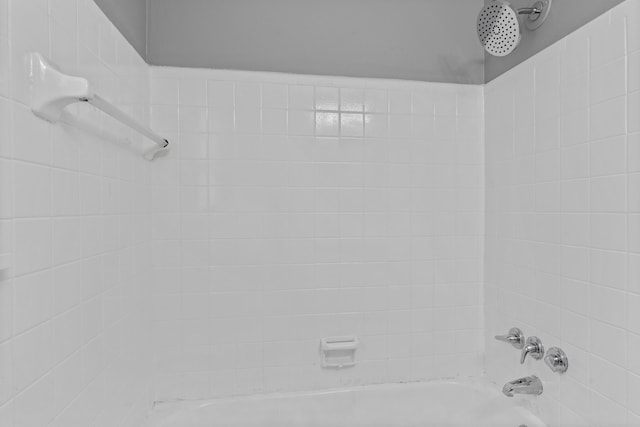 bathroom featuring shower / bathtub combination