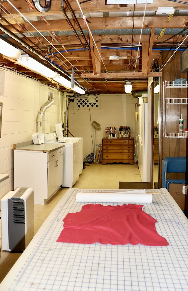 unfinished below grade area featuring washer and clothes dryer