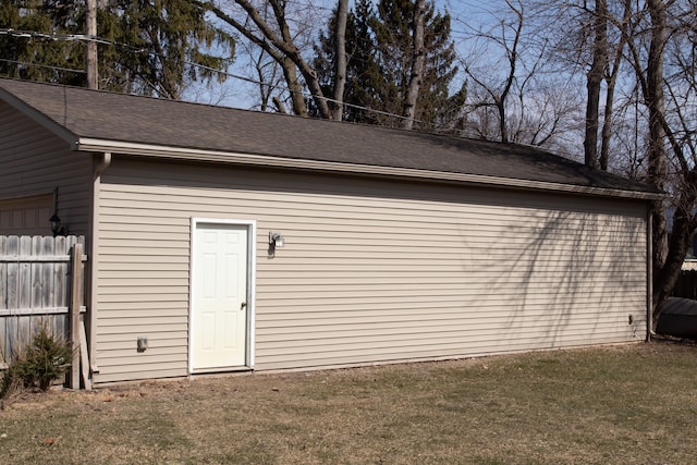 view of outdoor structure featuring an outdoor structure and fence